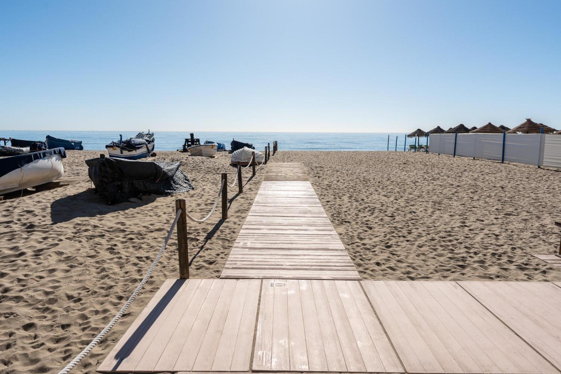 Malagasuite Fuengirola Beach & Sun Exterior foto